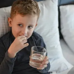 Kiedy dziecko może wrócić do przedszkola po antybiotyku w tabletce? Ważne zasady