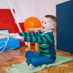 Integracja sensoryczna dla kogo? Kto skorzysta z terapii i jakie korzyści przynosi