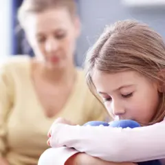 Co przysługuje samotnej matce? Prawa, świadczenia i pomoc finansowa