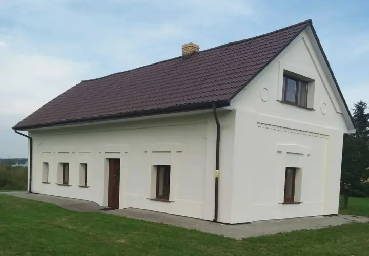 Ile kosztuje dom dla samotnej matki? Sprawdź ceny, opłaty i wsparcie finansowe