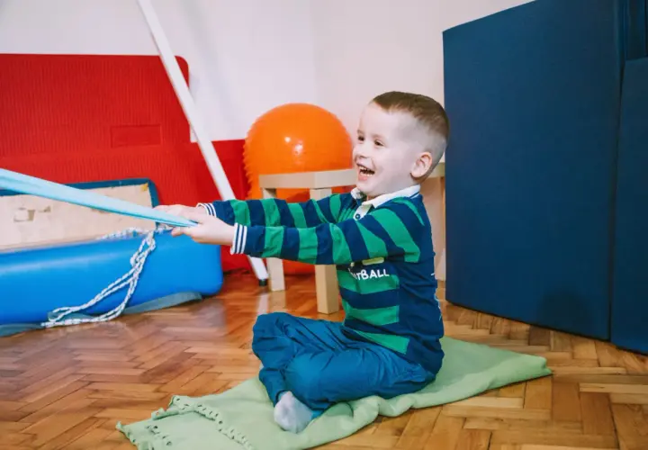 Integracja sensoryczna dla kogo? Kto skorzysta z terapii i jakie korzyści przynosi