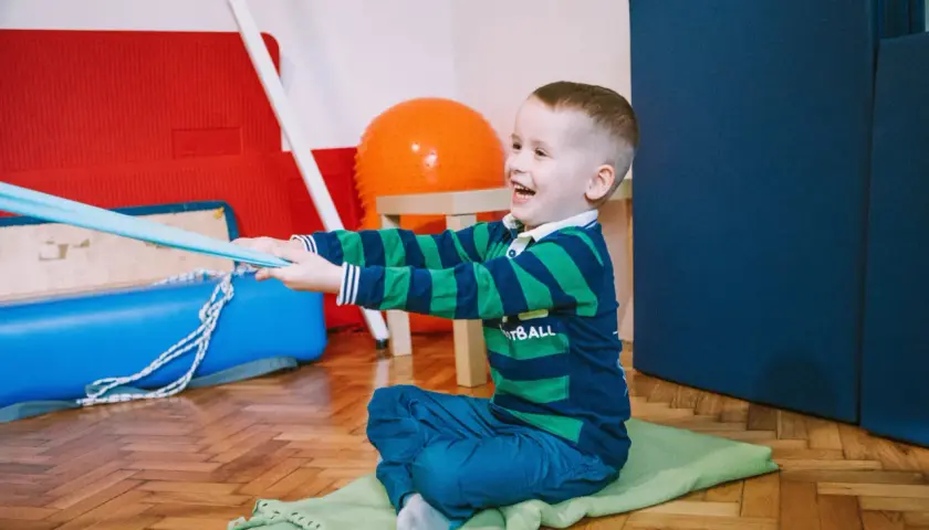 Integracja sensoryczna dla kogo? Kto skorzysta z terapii i jakie korzyści przynosi