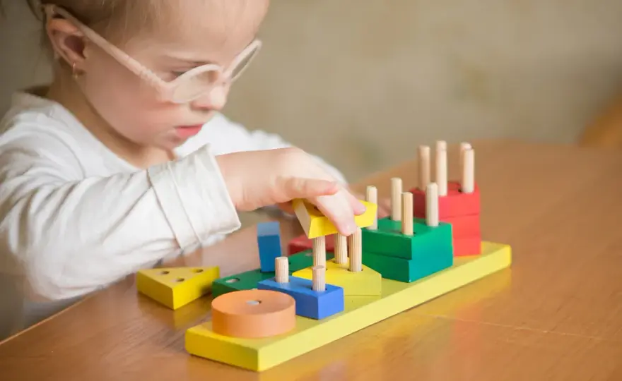 Czy zaburzenia integracji sensorycznej to autyzm? Różnice, objawy i terapia