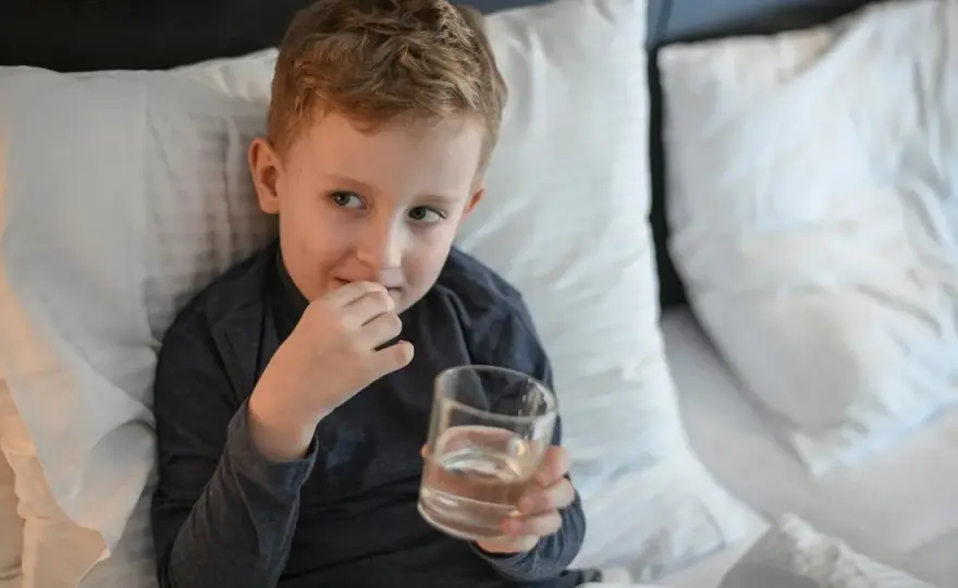 Kiedy dziecko może wrócić do przedszkola po antybiotyku w tabletce? Ważne zasady